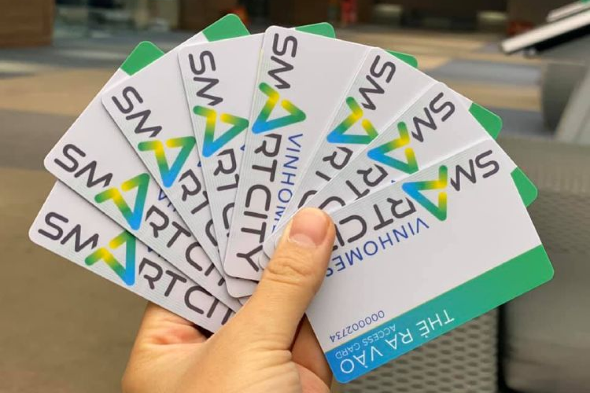 Quyền lợi thẻ cư dân Vinhomes dùng để đi thang máy, tích hợp gửi xe....